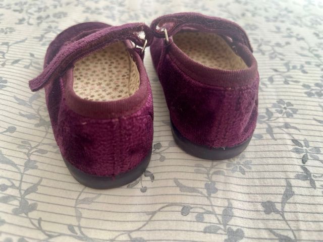 Zapatos niña terciopelo morado talla 21