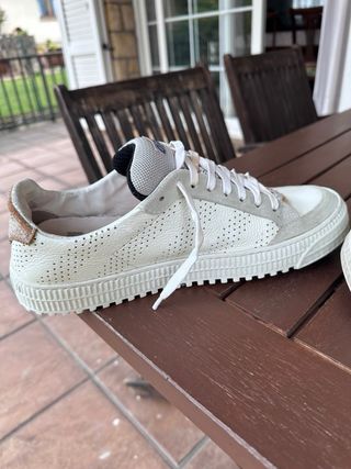 Sneakers Off-White grigie e bianche
