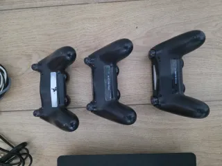 PS4 Slim 1TB + 3 Controles + God of War