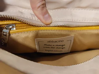 Bolso bandolera Abbacino camel y beige