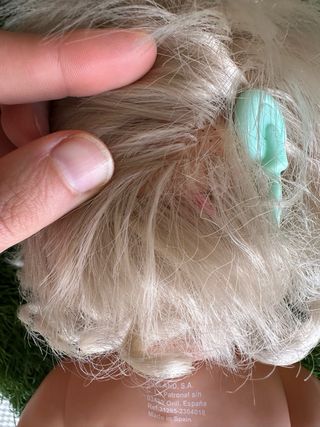 Muñeca bebe realista implante coclear