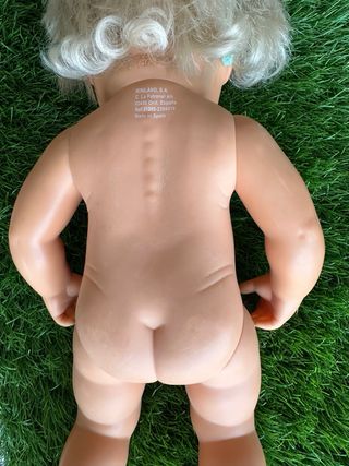 Muñeca bebe realista implante coclear