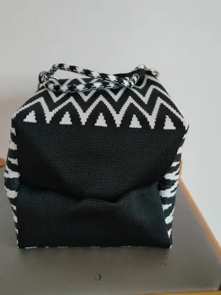 Bolso cubo nailon geométrico B&N