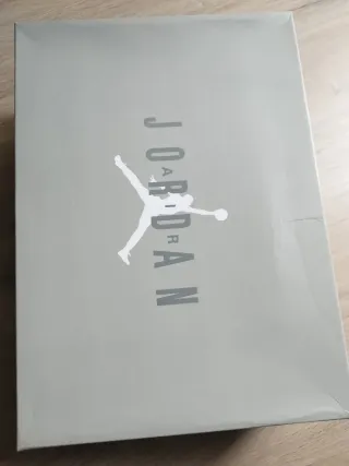 Jordan 11 Gris y Blanco