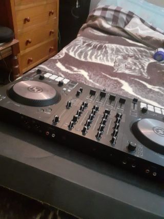 Controlador DJ Traktor Kontrol S3