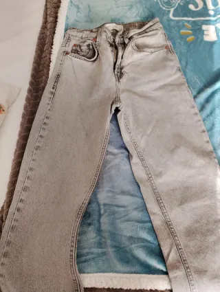 Pantalón vaquero gris chica casi sin uso.