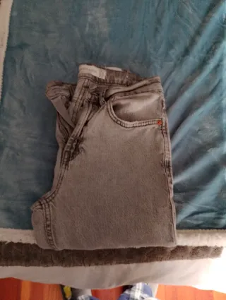 Pantalón vaquero gris chica casi sin uso.