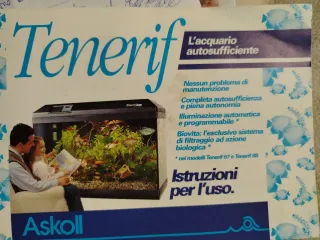 Acquario nero con accessori