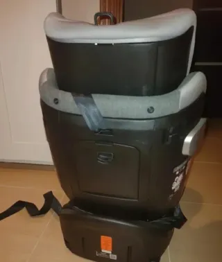 Silla de coche para bebé gris