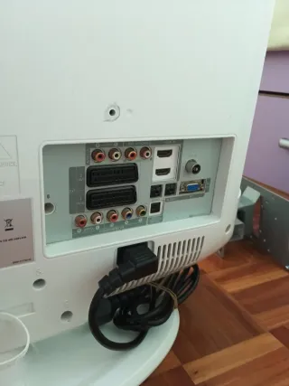 Televisor Samsung LCD Blanco 23"