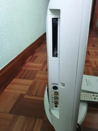 Televisor Samsung LCD Blanco 23"