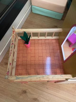 Casa de muñecas de madera con luces LED