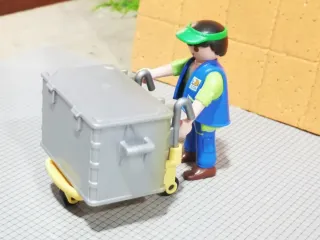 Playmobil repartidor paquetes con carrito y saca