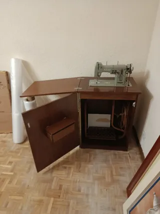 Máquina de coser Wertheim años 60