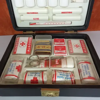 Maletín Botiquín de primeros auxilios vintage