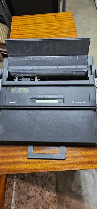 Máquina de escribir Olivetti ET personal 540