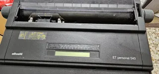 Máquina de escribir Olivetti ET personal 540