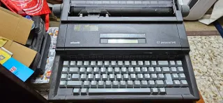 Máquina de escribir Olivetti ET personal 540