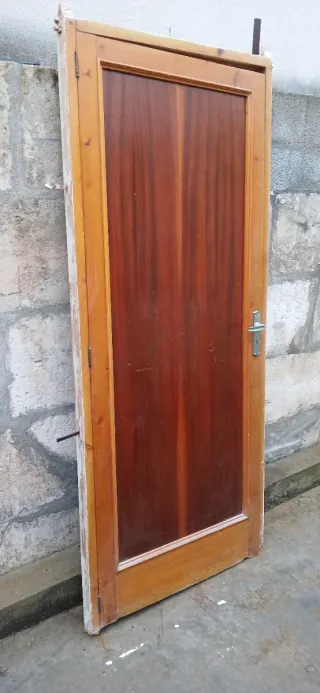 Puerta madera 206x89 buen estado