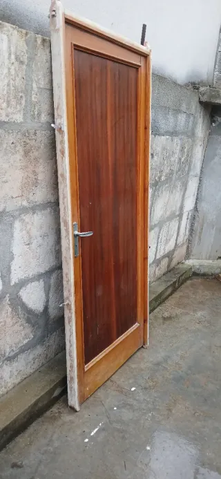 Puerta madera 206x89 buen estado