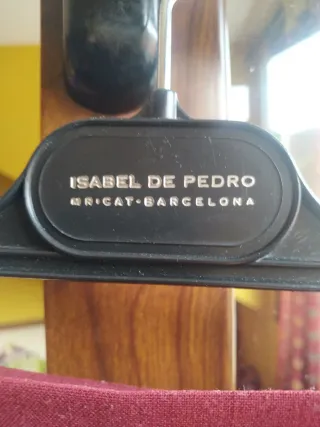 Falda vuelo Isabel de Pedro granate