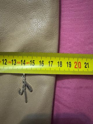 Pochette Segue beige con borchie