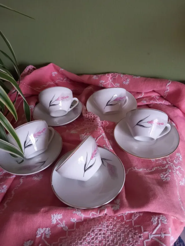 5 Tazas de café, VINTAGE de porcelana.