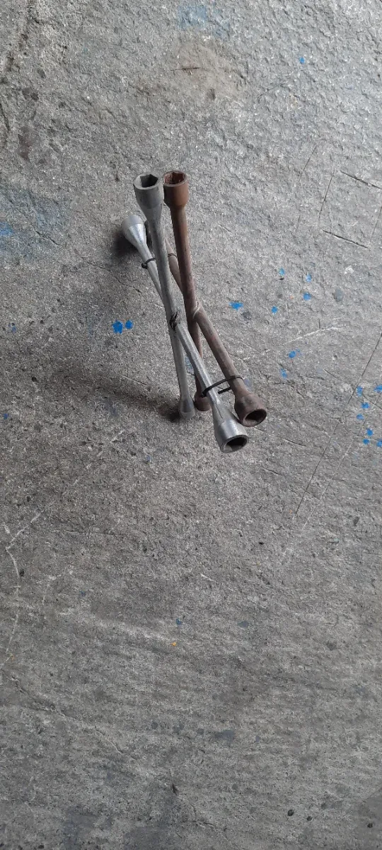 Llave de cruz para ruedas