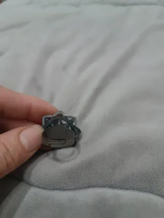 Anello donna con pietra ragno rosa