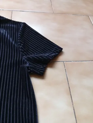 Vestido negro de terciopelo acanalado