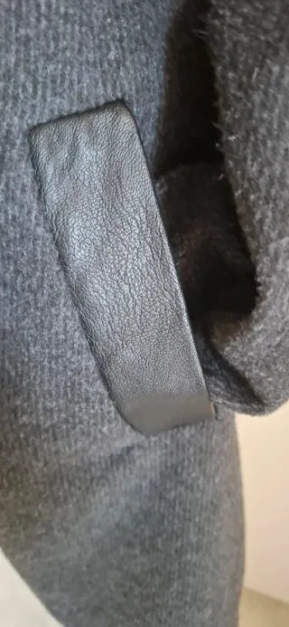 Cappotto Grigio Antracite Dettagli Similpelle