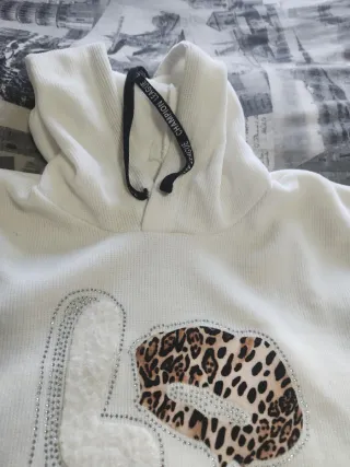 Sudadera con capucha blanca 'LOVE'