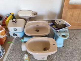 Inodoro y lavabo beige y azul todo lote