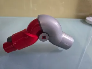 dyson Gen5detect limpieza bajo muebles