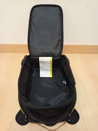 Bolsa negra sobredepósito Givi imantada, 26 litros