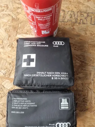 Kit Emergenza Audi: Estintore + Kit Primo Soccorso