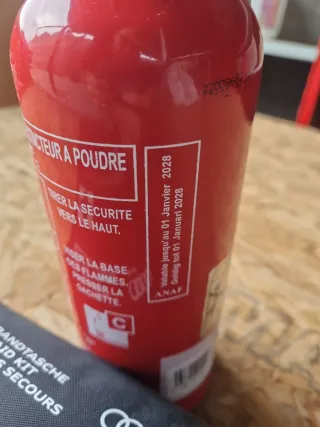 Kit Emergenza Audi: Estintore + Kit Primo Soccorso