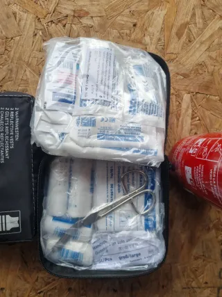 Kit Emergenza Audi: Estintore + Kit Primo Soccorso