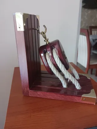 2 Sujetalibros náuticos de madera y latón