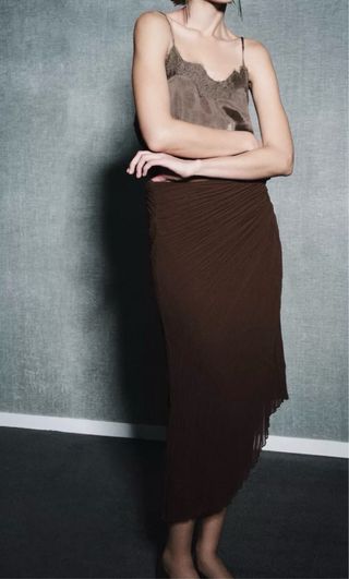 Falda Zara arrugada marrón