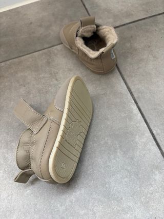 Zapatillas niño/a beige forradas