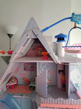 Casa LOL Invierno con 8 muñecos