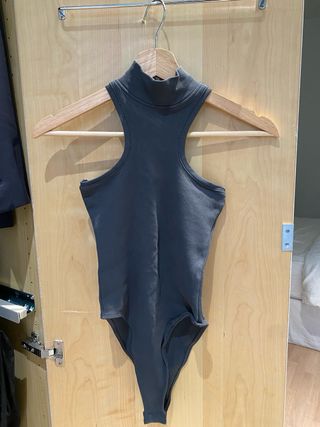 Body Zara gris cuello alto talla S