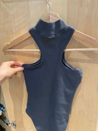 Body Zara gris cuello alto talla S