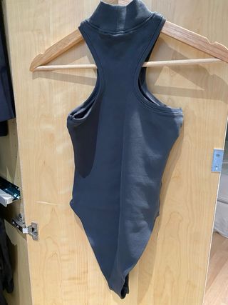 Body Zara gris cuello alto talla S