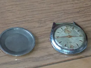 Reloj mecánico antiguo