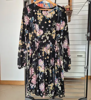 Abito floreale nero manica lunga