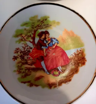 Set di 4 piccoli piatti decorativi antichi