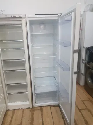 Congelador Siemens y Nevera Beko