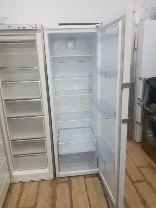 Congelador Siemens y Nevera Beko